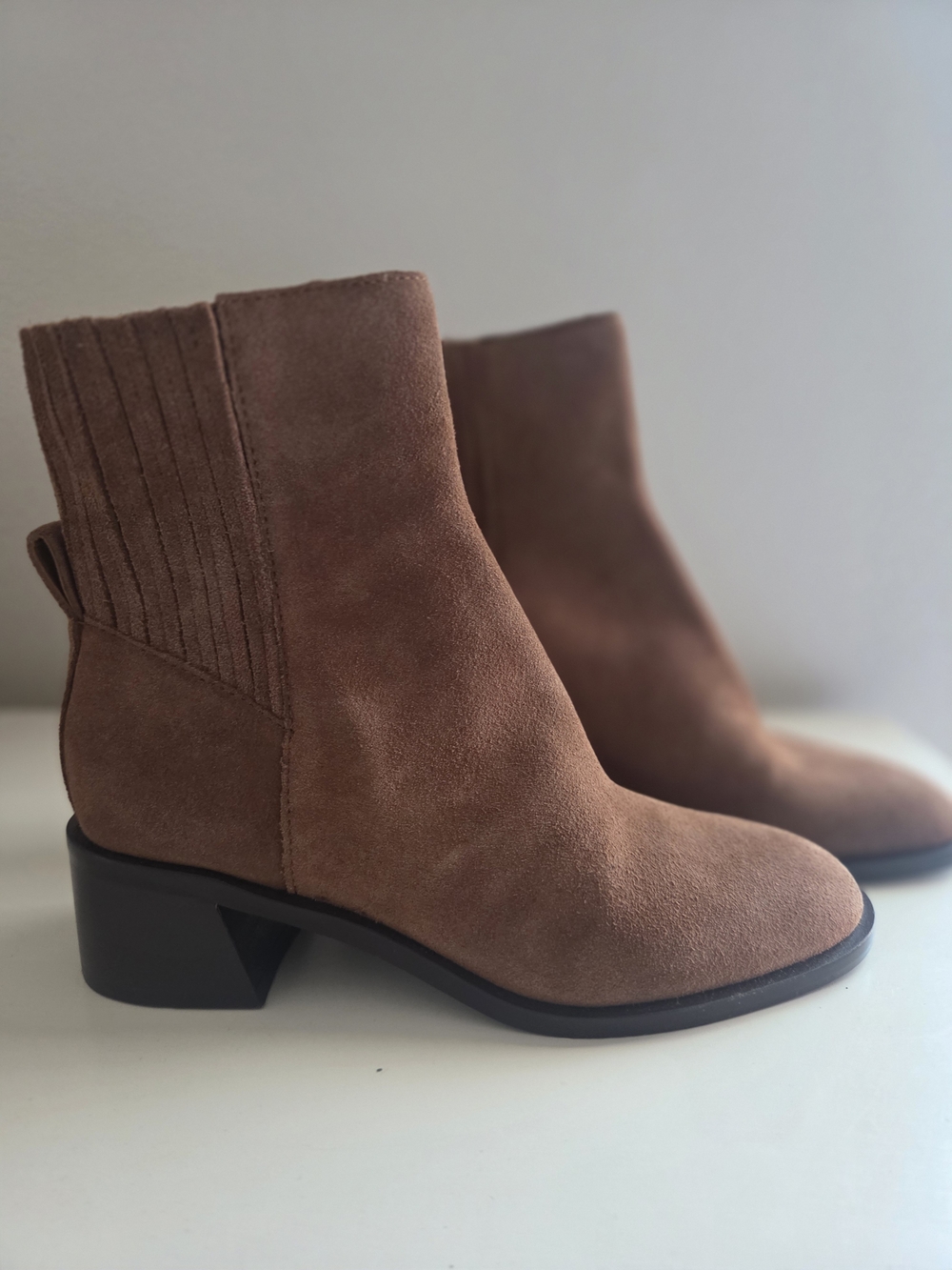 Dolce Vita Women's Brown Suede Ankle Boots - Classic Chelsea Style